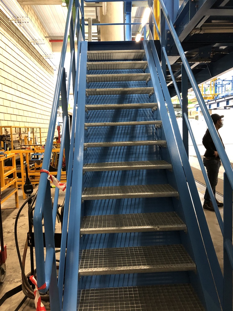 Escalier technique avec marche en caillebotis